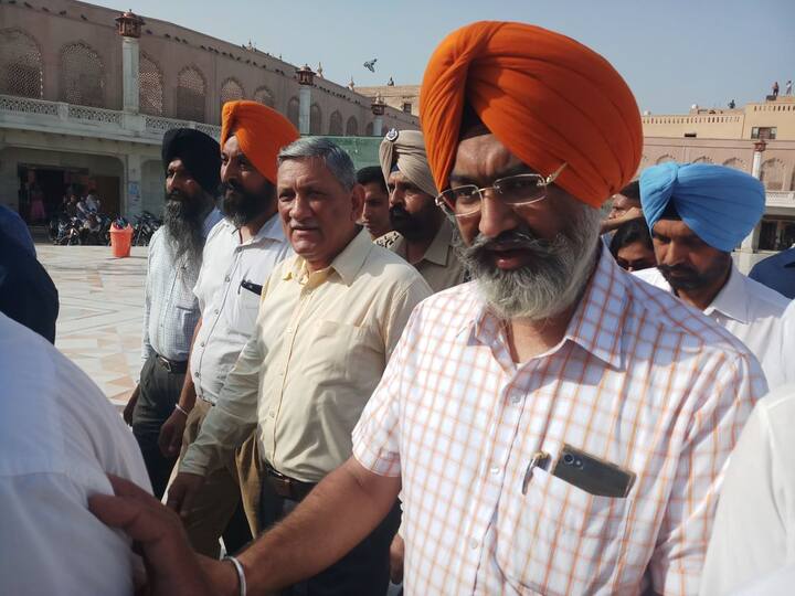 ਇਸ ਮੌਕੇ ਪੱਤਰਕਾਰਾਂ ਨਾਲ ਗੱਲਬਾਤ ਕਰਦਿਆਂ ਜਨਰਲ ਰਾਵਤ ਨੇ ਕਿਹਾ ਕਿ ਸ਼੍ਰੋਮਣੀ ਕਮੇਟੀ ਵੱਲੋਂ ਉਨ੍ਹਾਂ ਨੂੰ ਆਪ੍ਰੇਸ਼ਨ ਬਲਿਊ ਸਟਾਰ ਤੋਂ ਬਾਅਦ ਸਿੱਖ ਰੈਫਰੈਂਸ ਲਾਇਬ੍ਰੇਰੀ ਦੇ ਗੁੰਮ ਹੋਏ ਸਾਮਾਨ ਬਾਰੇ ਜਾਣੂ ਕਰਵਾਇਆ ਹੈ। 