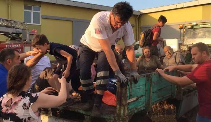 ਤੁਰਕੀ ਦੇ ਉਪ ਪ੍ਰਧਾਨ ਮੰਤਰੀ ਨੇ ਕਿਹਾ ਹੈ ਕਿ ਰਾਹਤ ਕਾਰਜ ਅਜੇ ਜਾਰੀ ਹਨ ਤੇ ਪੀੜਤਾਂ ਨੂੰ ਹਰ ਤਰੀਕੇ ਨਾਲ ਮਦਦ ਮੁਹੱਈਆ ਕਰਾਈ ਜੀ ਰਹੀ ਹੈ। ਤੁਰਕੀ ਦੇ ਰਾਸ਼ਟਰਪਤੀ ਰੇਚਪ ਤੈਯਪ ਏਰਦੋਆਨ ਨੇ ਮਾਰੇ ਲੋਕਾਂ ਪ੍ਰਤੀ ਦੁਖ਼ ਦਾ ਪ੍ਰਗਟਾਵਾ ਕੀਤਾ ਹੈ।