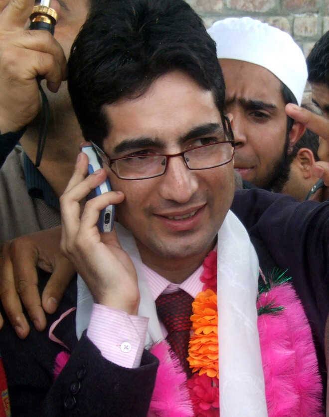 govt notices upsc topper over a tweet UPSC ਟਾਪਰ ਨੂੰ ਬਲਾਤਕਾਰ 'ਤੇ ਟਵੀਟ ਕਰਨਾ ਪਿਆ ਮਹਿੰਗਾ, ਸਰਕਾਰੀ ਨੋਟਿਸ ਜਾਰੀ