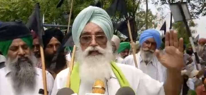ਪੁਲਿਸ ਵੱਲੋਂ ਰੋਕੇ ਭਾਰਤੀ ਕਿਸਾਨ ਯੂਨੀਅਨ (ਸਿੱਧੂਪੁਰ) ਦੀ ਅਗਵਾਈ ਵਿੱਚ ਕਿਸਾਨਾਂ ਨੇ ਮੀਡੀਆ ਸਾਹਮਣੇ ਜੰਮ ਕੇ ਆਪਣਾ ਰੋਸ ਜਤਾਇਆ। 
