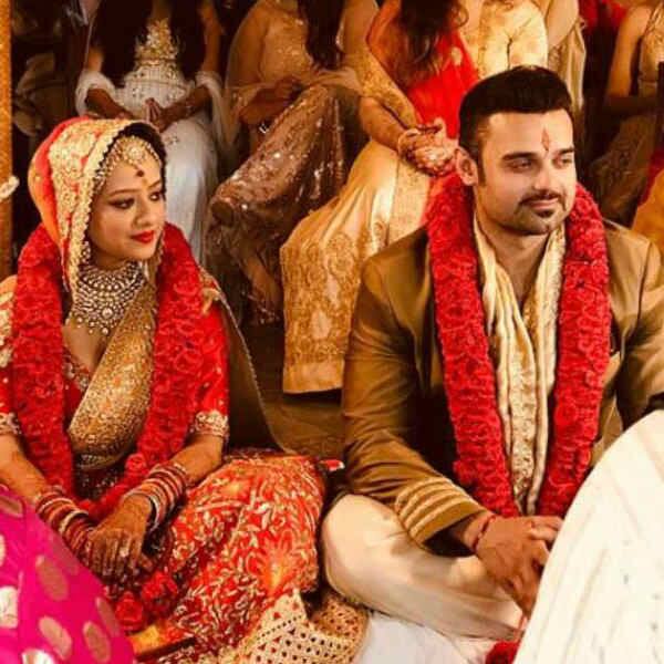 ਮਦਾਸਲਾ ਸਾਉਥ ਦੀਆਂ ਕਈ ਕਾਮਯਾਬ ਫ਼ਿਲਮਾਂ ‘ਚ ਕਰ ਚੁੱਕੀ ਹੈ ਕੰਮ। ਦੋਨਾਂ ਦੀ ਮੁਲਾਕਾਤ ਇੱਕ ਪਾਰਟੀ ‘ਚ ਹੋਈ ਸੀ ਜਿਸ ਤੋਂ ਬਾਅਦ ਦੋਨਾਂ ਦੀਆਂ ਨਜ਼ਦੀਕੀਆਂ ਵਧੀਆਂ ਸੀ। ਦੇਖੋ ਤਸਵੀਰਾਂ।