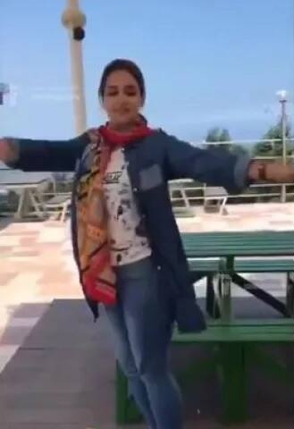 'dancing isn't a crime' ਹੈਸ਼ਟੈਗ ਦੀ ਵਰਤੋਂ ਵੀ ਕੀਤੀ ਜਾ ਰਹੀ ਹੈ। ਹੁਣ ਤੱਕ ਇਰਾਨ 'ਚ ਰਹਿਣ ਵਾਲੀਆਂ ਹਜ਼ਾਰਾਂ ਮਹਿਲਾਵਾਂ ਨੇ ਆਪਣੇ ਵੀਡੀਓ ਸ਼ੇਅਰ ਕੀਤੇ ਹਨ।