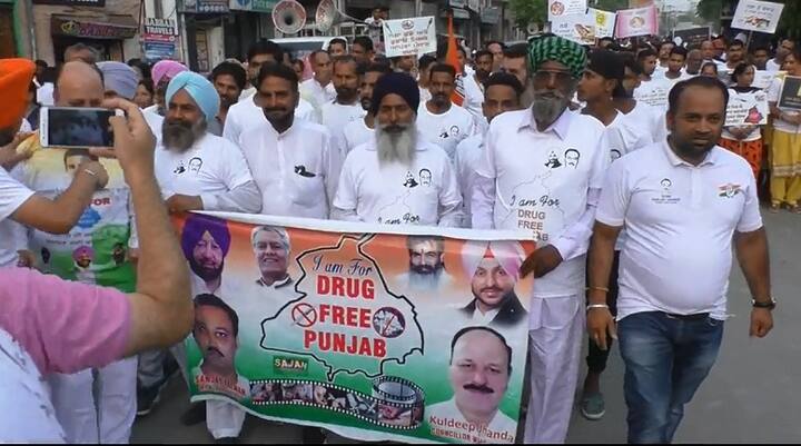 ਬਿੱਟੂ ਨੇ ਕਿਹਾ ਕਿ ਨਸ਼ੇ ਵਿਰੁੱਧ ਛੇੜੀ ਗਈ ਜੰਗ ਇਸ ਦਾ ਖ਼ਾਤਮਾ ਹੋਣ ਤਕ ਜਾਰੀ ਰਹੇਗੀ। 