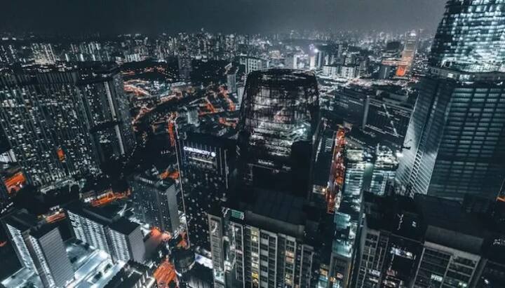 ਸਿੰਗੂਪੁਰ ਵੀ ਦੁਨੀਆ ਦੇ ਮਸ਼ਹੂਰ ਤੇ ਖ਼ੂਬਸੂਰਤ ਸ਼ਹਿਰਾਂ ਵਿੱਚੋਂ ਇੱਕ ਹੈ। ਇਸ ਦੀ ਖਾਸੀਅਤ ਇਸ ਸ਼ਹਿਰ ਦੇ ਗਾਰਡਨ ਤੇ ਮੰਦਰ ਹਨ। ਇਸ ਦੇ ਨਾਲ ਹੀ ਇਹ ਬਿਜ਼ਨੈੱਸ ਹੱਬ ਵੀ ਹੈ।