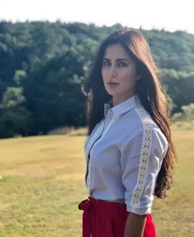 ਕੈਟਰੀਨਾ ਨੇ ਆਪਣੇ ਜਨਮ ਦਿਨ ਦੀ ਤਸਵੀਰ ਸਾਂਝੀ ਕਰਦਿਆਂ ਲਿਖਿਆ ਕਿ ਮੈਂ ਆਪਣਾ 21ਵਾਂ ਜਨਮ ਦਿਨ ਮਨਾ ਰਹੀ ਹਾਂ। ਕੈਟ ਦੇ ਇਸ ਕੈਪਸ਼ਨ 'ਤੇ ਪ੍ਰਸ਼ੰਸਕਾਂ ਨੇ ਕਈ ਕਮੈਂਟ ਕੀਤੇ ਹਨ।
