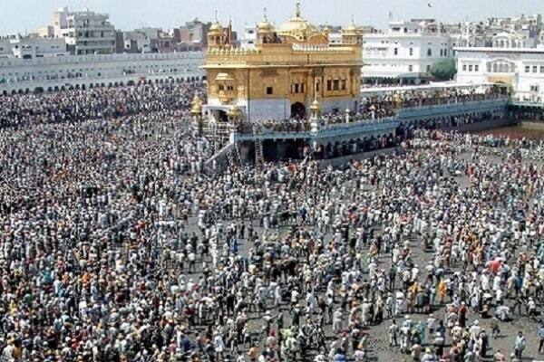 ਅੰਮ੍ਰਿਤਸਰ ਵਿੱਚ ਅੰਦਾਜ਼ੇ ਮੁਤਾਬਕ ਹਰ ਰੋਜ਼ ਇੱਕ ਲੱਖ ਤੋਂ ਵੱਧ ਲੋਕ ਆਉਂਦੇ ਹਨ ਜਿਨ੍ਹਾਂ ਵਿੱਚੋਂ 75 ਫ਼ੀਸਦੀ ਲੋਕਾਂ ਦੀ ਇਹ ਖਾਹਿਸ਼ ਹੁੰਦੀ ਹੈ ਕਿ ਉਹ ਸ੍ਰੀ ਦਰਬਾਰ ਸਾਹਿਬ ਅੰਮ੍ਰਿਤਸਰ ਨਤਮਸਤਕ ਹੋਣ।