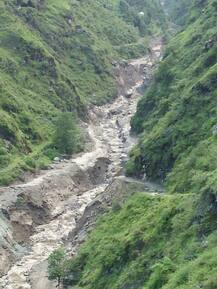 ਬੱਦਲ ਫਟਣ ਨਾਲ 4 ਪੁਲ਼ ਤੇ 6 ਘਰਾਟ ਵਹੇ, ਵੇਖੋ ਤਸਵੀਰਾਂ