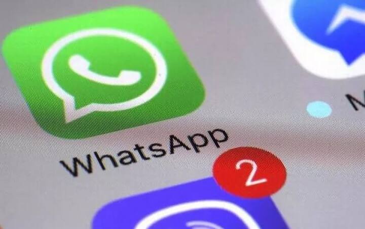 ਇਸ ਤੋਂ ਪਹਿਲਾਂ ਵ੍ਹੱਟਸਐਪ ਨੇ ਐਪ ਰਾਹੀਂ ਫੈਲ ਰਹੀਆਂ ਅਫਵਾਹਾਂ ਨੂੰ ਰੋਕਣ ਲਈ ਫਾਰਵਰਡ ਲੇਬਲ ਫੀਚਰ ਲਿਆਂਦਾ ਸੀ। ਕਿਸੇ ਵੀ ਮੈਸੇਜ ਨੂੰ ਫਾਰਵਰਡ ਕਰਨ ਲਈ ਉਸ 'ਤੇ ਫਾਰਵਰਡਡ ਦਾ ਲੇਬਲ ਨਜ਼ਰ ਆਉਂਦਾ ਹੈ।