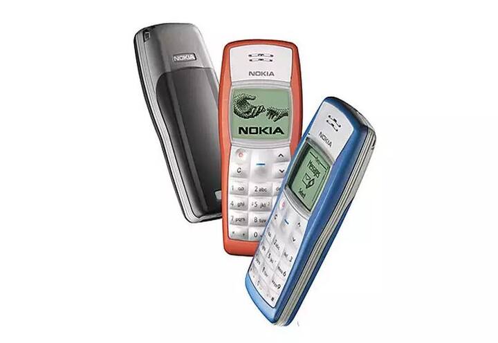 Nokia 1100: ਨੋਕੀਆ 1100 ਆਲ ਟਾਈਮ ਬੈਸਟ ਸੈਲਿੰਗ ਫੋਨਜ਼ ਵਿੱਚੋਂ ਇੱਕ ਹੈ। ਇਸ ਫੋਨ ਨੂੰ ਮਜ਼ਬੂਤੀ ਤੇ ਲੰਮੀ ਬੈਟਰੀ ਲਾਈਫ ਲਈ ਜਾਣਿਆ ਜਾਂਦਾ ਹੈ। ਫੋਨ ਦੀ ਮਜ਼ਬੂਤੀ ਦੀ ਅੰਦਾਜ਼ਾ ਇਸ ਗੱਲ ਤੋਂ ਲਾਇਆ ਜਾ ਸਕਦਾ ਹੈ ਕਿ ਇਸ ਨੂੰ ਚੌਥੀ ਮੰਜ਼ਲ ਤੋਂ ਹੇਠਾਂ ਸੁੱਟਣ ’ਤੇ ਵੀ ਇਹ ਫੋਨ ਟੁੱਟਦਾ ਨਹੀਂ। ਫੋਨ ਨੂੰ ਸਾਲ 2003 ਵਿੱਚ ਲਾਂਚ ਕੀਤਾ ਗਿਆ ਸੀ। 