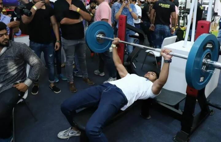 ਉਨ੍ਹਾਂ ਦੱਸਿਆ ਕਿ ਚੰਗੀ ਫਿੱਟਨੈੱਸ ਤੇ ਬਿਹਤਰੀਨ ਬਾਡੀ ਲਈ ਸਖਤ ਅਨੁਸ਼ਾਸਨ, ਸਹੀ ਖਾਣ-ਪੀਣ, ਚੰਗੀ ਕੁਆਲਿਟੀ ਦੇ ਫਿੱਟਨੈੱਸ ਇਕਿਊਪਮੈਂਟਸ ਦਾ ਵੀ ਖਿਆਲ ਰੱਖਣਾ ਚਾਹੀਦਾ ਹੈ।