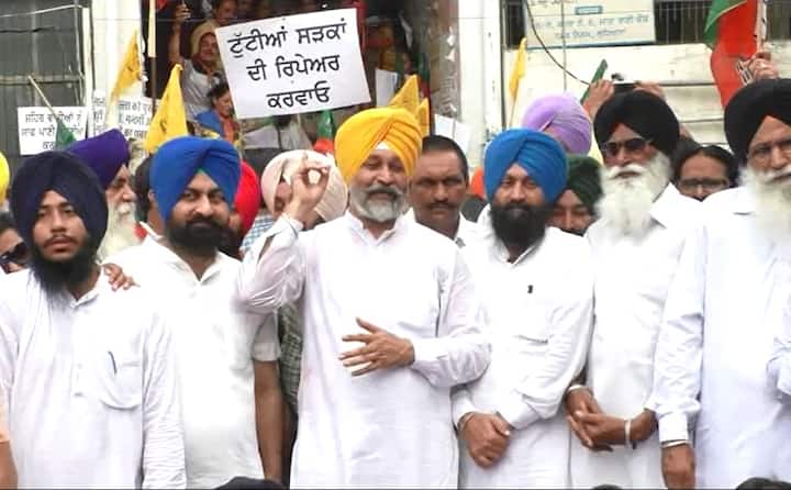 ਅਕਾਲੀ ਦਲ ਦੇ ਕੌਂਸਲਰ ਜਸਪਾਲ ਸਿੰਘ ਨੇ ਕਾਂਗਰਸ ਸਰਕਾਰ 'ਤੇ ਦੋਸ਼ ਲਾਇਆ ਕਿ ਲੁਧਿਆਣਾ ਦੇ ਮੇਅਰ ਤੇ ਕਮਿਸ਼ਨਰ ਸਹੀ ਢੰਗ ਨਾਲ ਕੰਮ ਨਹੀਂ ਕਰ ਰਹੇ