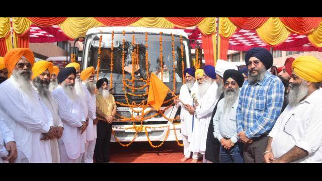 sgpc start buses for yatra ਪੰਥਕ ਵੋਟਰਾਂ ਨੂੰ ਖੁਸ਼ ਕਰਨ ਲਈ ਅਕਾਲੀ ਦਲ ਨੇ ਲਿਆ ਸ਼੍ਰੋਮਣੀ ਕਮੇਟੀ ਦਾ ਸਹਾਰਾ