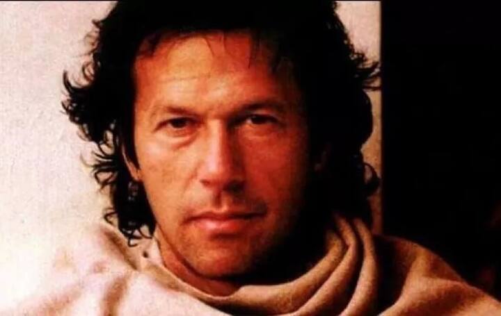  ਸਿਆਸਤ ਤੋਂ ਇਲਾਵਾ ਇਮਰਾਨ ਆਪਣੀ ਨਿੱਜੀ ਜ਼ਿੰਦਗੀ ਸਬੰਧੀ ਵੀ ਕਾਫੀ ਚਰਚਾ ਵਿੱਚ ਰਹਿੰਦੇ ਹਨ। ਹਾਲ ਹੀ ਵਿੱਚ ਉਨ੍ਹਾਂ ਤੀਜਾ ਵਿਆਹ ਕਰਾਇਆ ਹੈ।