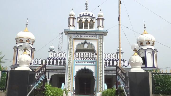 ਫ਼ਰੀਦਕੋਟ: ਜ਼ਿਲ੍ਹੇ ਦੇ ਪਿੰਡ ਘੁਮਿਆਰਾ ਦੇ ਗੁਰੂਘਰ ਵਿੱਚ ਚੋਰੀ ਹੋਈ ਹੈ। ਪੂਰੀ ਵਾਰਦਾਤ ਸੀਸੀਟੀਵੀ ਵਿੱਚ ਕੈਦ ਹੋਈ ਹੈ। 