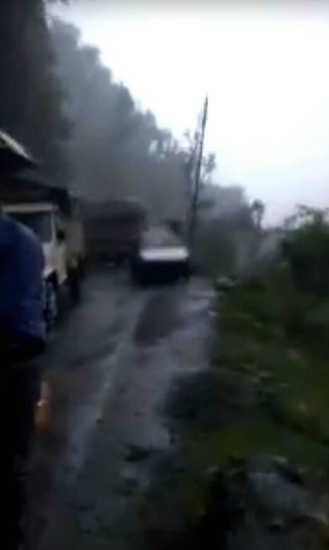 ਸ਼ਿਮਲਾ ਦੇ ਮੌਸਮ ਕੇਂਦਰ ਦੇ ਨਿਰਦੇਸ਼ਕ ਮਨਮੋਹਨ ਸਿੰਘ ਨੇ ਦੱਸਿਆ ਕਿ ਪਿਛਲੇ ਸਾਲ ਦੇ ਮੁਕਾਬਲੇ ਇਸ ਸਾਲ ਜੁਲਾਈ ਵਿੱਚ ਜ਼ਿਆਦਾ ਮੀਂਹ ਪਿਆ ਹੈ। ਆਉਣ ਵਾਲੇ ਦਿਨਾਂ ਵਿੱਚ ਮਾਨਸੂਨ ਦੀ ਰਫ਼ਤਾਰ ਥੋੜੀ ਮੱਠੀ ਪੈ ਜਾਵੇਗੀ ਤੇ ਲੋਕਾਂ ਨੂੰ ਰਾਹਤ ਮਿਲ ਸਕਦੀ ਹੈ।