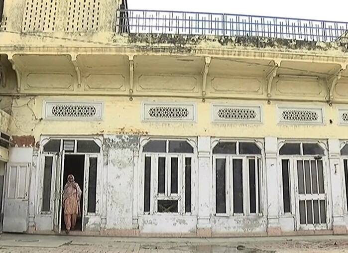  ਹੁਣ ਦਾਨਿਸ਼ਮੰਦਾ ਦੇ ਲੋਕਾਂ ਨੂੰ ਜਦੋਂ ਪਾਕਿਸਤਾਨੀ ਪ੍ਰਧਾਨ ਮੰਤਰੀ ਇਮਰਾਨ ਖਾਨ ਦੇ ਜਲੰਧਰ ਕਨੈਕਸ਼ਨ ਦਾ ਪਤਾ ਲਗ ਰਿਹਾ ਹੈ ਤਾਂ ਲੋਕਾਂ ਨੂੰ ਲਗਦਾ ਹੈ ਕਿ ਇਮਰਾਨ ਦਾ ਹਿੰਦੁਸਤਾਨ ਨਾਲ ਇਹ ਰਿਸ਼ਤਾ ਦੋਹਾਂ ਮੁਲਕਾਂ ਦੇ ਸੰਬੰਧਾਂ ਵਿੱਚ ਵੀ ਠੰਡ ਪਾਵੇਗਾ।