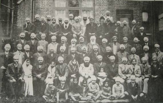 1923 ਵਿੱਚ ਜਦ ਉਹ ਭਾਰਤ ਵਾਪਸ ਪਰਤੇ ਤਾਂ ਅਸਲਾ ਕਾਨੂੰਨ ਅਧੀਨ ਉਨ੍ਹਾਂ ਨੂੰ ਚਾਰ ਸਾਲ ਜੇਲ੍ਹ ਕੱਟਣੀ ਪਈ।