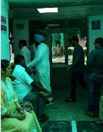 ਦਰਦ ਹੋਣ ਪਿੱਛੇ ਗੁਰਦੇ ਦੀ ਪੱਥਰੀ ਹੋਣ ਦਾ ਕਾਰਨ ਦੱਸਿਆ ਜਾ ਰਿਹਾ ਹੈ।