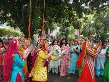 ਤੀਆਂ ਮੌਕੇ ਤ੍ਰਿੰਝਣੀਂ ਜੁੜੀਆਂ ਮੁਟਿਆਰਾਂ