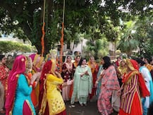 ਤੀਆਂ ਮੌਕੇ ਤ੍ਰਿੰਝਣੀਂ ਜੁੜੀਆਂ ਮੁਟਿਆਰਾਂ