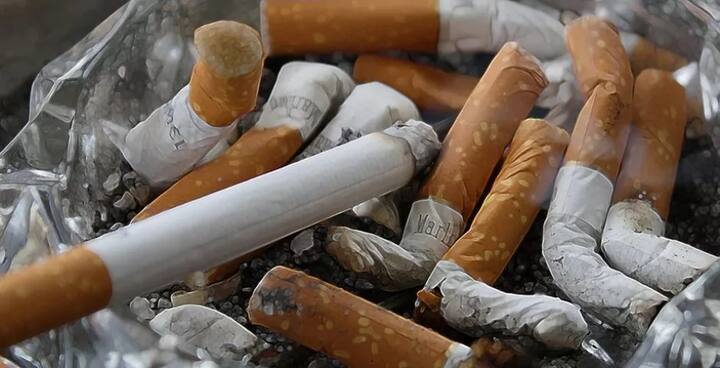 ਆਮਤੌਰ ’ਤੇ ਇਹ ਮੰਨਿਆ ਜਾਂਦਾ ਹੈ ਕਿ ਫੇਫੜਿਆਂ ਦੇ ਕੈਂਸਰ ਦੀ ਮੁੱਖ ਵਜ੍ਹਾ ਸਿਗਰਟਨੋਸ਼ੀ ਹੈ ਪਰ ਠੋਸ ਸਬੂਤ ਮਿਲੇ ਹਨ ਕਿ ਫੇਫੜਿਆਂ ਦੇ ਕੈਂਸਰ ਦੇ ਵਧਦੇ ਮਾਮਲਿਆਂ ਵਿੱਚ ਪ੍ਰਦੂਸ਼ਿਤ ਹਵਾ ਦੀ ਭੂਮਿਕਾ ਵੀ ਵਧ ਰਹੀ ਹੈ। ਇਸ ਖ਼ਤਰਨਾਕ ਬਿਮਾਰੀ ਤੋਂ ਬਚਾਅ ਲਈ ਤੁਸੀਂ ਜ਼ਿਆਦਾ ਪ੍ਰਦੂਸ਼ਣ ਵਾਲੀ ਥਾਂ 'ਤੇ ਮਾਸਕ ਪਹਿਨ ਕੇ ਜਾਓ। 