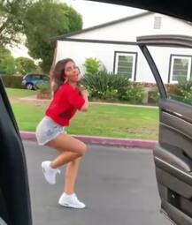 \'ਕਿੱਕੀ\' ਚੈਲੇਂਜ ਦੇ ਕ੍ਰੇਜ਼ੀ ਹੋਏ ਗੱਭਰੂ ਮੁਟਿਆਰਾਂ ਨੂੰ ਪੁਲਿਸ ਕਰੇਗੀ ਸੂਤ