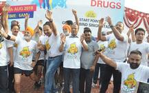 ਨਸ਼ਿਆਂ ਖਿਲਾਫ ਡੀਸੀ ਤੇ ਪੁਲਿਸ ਕਮਿਸ਼ਨਰ ਨੇ ਬਜ਼ੁਰਗਾਂ ਨਾਲ ਪਾਇਆ ਭੰਗੜਾ