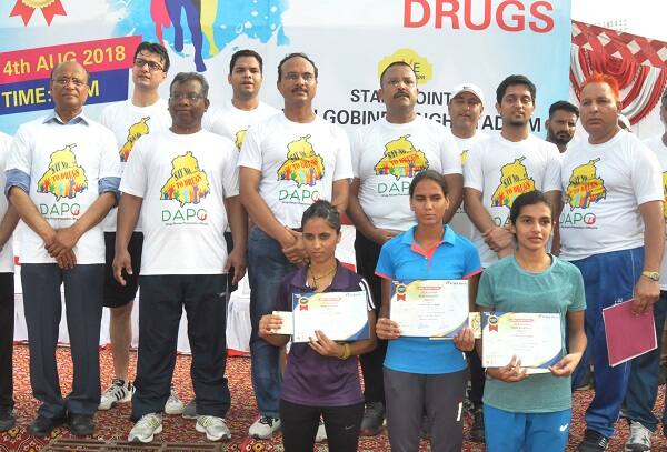 ਜਦੋਂ ਦੋਹਾਂ ਅਫਸਰਾਂ ਨੂੰ ਪੁੱਛਿਆ ਗਿਆ ਕਿ ਉਨ੍ਹਾਂ ਭੰਗੜਾ ਸਿੱਖਿਆ ਕਿੱਥੋਂ ਹੈ ਤਾਂ ਦੋਹਾਂ ਨੇ ਬੜੇ ਦਿਲਚਸਪ ਜਵਾਬ ਦਿੱਤੇ।