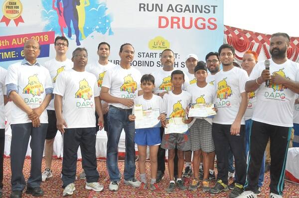 ਹਾਲਾਂਕਿ ਦੋਵਾਂ ਅਫਸਰਾਂ ਨੇ ਇਹ ਵੀ ਕਿਹਾ ਕਿ ਨਸ਼ਾ ਖ਼ਤਮ ਕਰਨ ਲਈ ਪ੍ਰਸ਼ਾਸਨ ਪੂਰੀ ਤਨਦੇਹੀ ਨਾਲ ਕੰਮ ਕਰ ਰਿਹਾ ਹੈ।