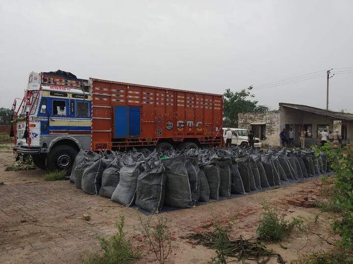 ਪੁਲਿਸ ਨੇ ਕਾਬੂ ਮੁਲਜ਼ਮਾਂ ਖਿਲਾਫ ਮਾਮਲਾ ਦਰਜ ਕਰ ਕੇ ਉਨ੍ਹਾਂ ਨੂੰ ਹਿਰਾਸਤ ’ਚ ਲੈ ਲਿਆ ਹੈ। ਫਰਾਰ ਮੁਲਜ਼ਮਾਂ ਦਾ ਭਾਲ਼ ਕੀਤੀ ਜਾ ਰਹੀ ਹੈ।