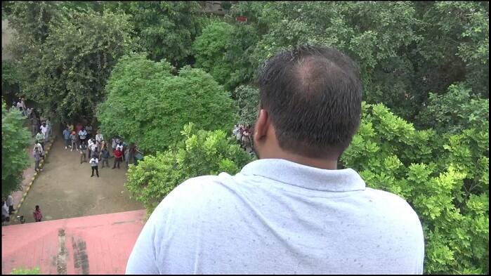  ਇਨ੍ਹਾਂ ਨੂੰ ਡੀਸੀ ਨਾਲ ਮਿਲਣ ਨੂੰ ਕਿਹਾ ਗਿਆ ਹੈ ਕਿਉਂਕਿ ਇਹ ਸਰਕਾਰੀ ਜਗ੍ਹਾ ਹੈ ਤੇ ਹਸਪਤਾਲ ਹੋਣ ਦੇ ਕਾਰਨ ਲੋਕਾਂ ਨੂੰ ਪ੍ਰੇਸ਼ਾਨੀ ਆ ਸਕਦੀ ਹੈ।