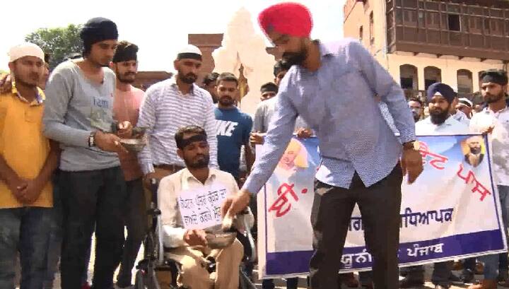 ਬੇਰੁਜ਼ਗਾਰ ਅਧਿਆਪਕਾਂ ਨੇ ਕਿਹਾ ਕਿ ਜੇ ਅਜੇ ਵੀ ਸਰਕਾਰ ਦੀ ਕੁੰਭਕਰਨੀ ਨੀਂਦ ਨਾ ਖੁੱਲ੍ਹੀ ਤਾਂ ਪੰਜਾਬ ਦੇ ਸਾਰੇ 15,000 ਈਟੀਟੀ ਪਾਸ ਬੇਰੁਜ਼ਗਾਰ ਅਧਿਆਪਕ ਸੰਘਰਸ਼ ਹੋਰ ਤਿੱਖਾ ਕਰਨਗੇ। 