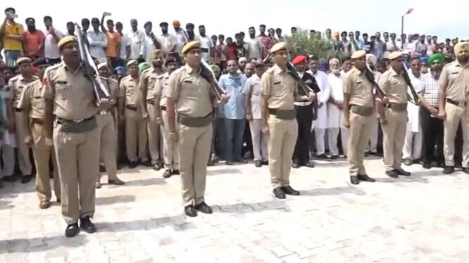 ਜਵਾਨ ਦੀ ਸ਼ਹੀਦੀ ਜਿੱਥੇ ਪਰਿਵਾਰ ਨੂੰ ਦੁੱਖ ਹੁੰਦਾ ਹੈ, ਉੱਥੇ ਹੀ ਪਿੰਡ ਦੇ ਨੌਜਵਾਨਾਂ ਵਿੱਚ ਫ਼ੌਜ 'ਚ ਭਰਤੀ ਹੋਣ ਲਈ ਹੋਰ ਜੋਸ਼ ਭਰ ਜਾਂਦਾ ਹੈ। 