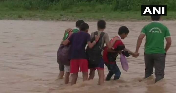 ਜੰਮੂ-ਕਸ਼ਮੀਰ ਵਿੱਚ ਵੀ ਕਈ ਨਦੀਆਂ ਤੇ ਤਾਲਾਬ ਆਪਣੇ ਪੱਧਰ ਤੋਂ ਉੱਪਰ ਵਹਿ ਰਹੇ ਹਨ। (ਤਸਵੀਰਾਂ- ਏਐਨਆਈ)