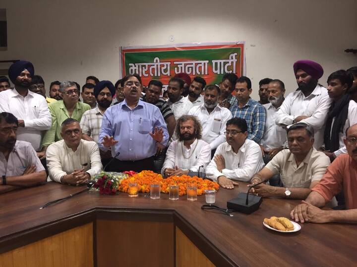  ਲੰਮੇ ਸਮੇਂ ਤੋਂ ਰਾਜਨੀਤੀ ਵਿੱਚ ਸਰਗਰਮ ਹੰਸ ਰਾਜ ਹੰਸ ਨੇ ਜ਼ਿੰਦਗੀ ਵਿੱਚ ਇੱਕੋ-ਇੱਕ ਚੋਣ ਅਕਾਲੀ ਦਲ ਦੀ ਟਿਕਟ 'ਤੇ ਜਲੰਧਰ ਲੋਕ ਸਭਾ ਸੀਟ ਤੋਂ ਲੜੀ ਸੀ।