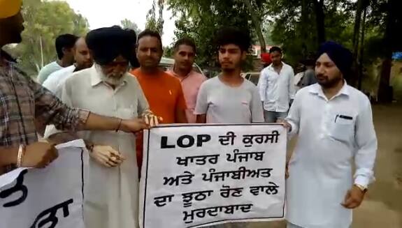 ਵਲੰਟੀਅਰਾਂ ਦਾ ਕਹਿਣਾ ਹੈ ਕਿ ਖਹਿਰਾ ਦੇ ਰਵੱਈਏ ਨਾਲ ਪੰਜਾਬੀਆਂ ਦੀਆਂ ਉਮੀਦਾਂ ਨੂੰ ਠੇਸ ਪਹੁੰਚ ਰਹੀ ਹੈ। ਵਲੰਟੀਅਰ ਸੋਸ਼ਲ ਮੀਡੀਆ 'ਤੇ ਇੱਕ ਦੂਜੇ ਨੂੰ ਭੱਦੇ ਕਮੈਂਟ ਕਰ ਰਹੇ ਹਨ।