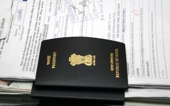 ਭਾਰਤ ਵਿੱਚ ਪਾਸਪੋਰਟ ਦੀ ਮੰਗ ਹਰ ਰੋਜ਼ ਵਧ ਰਹੀ ਹੈ। ਇਸ ਮੰਗ ਨੂੰ ਦੇਖਦਿਆਂ ਨੇ ਪਾਸਪੋਰਟ ਬਿਨੈ ਕਰਨ ਦੇ ਤਰੀਕੇ ਨੂੰ ਸੁਖਾਲਾ ਬਣਾ ਦਿੱਤਾ ਹੈ। ਹਾਲ ਹੀ ਵਿੱਚ ਕੁਝ ਬਦਲਾਅ ਕੀਤੇ ਗਏ ਹਨ, ਜਿਸ ਤੋਂ ਬਾਅਦ ਲੋਕਾਂ ਲਈ ਪਾਸਪੋਰਟ ਬਣਵਾਉਣਾ ਬੇਹੱਦ ਸੁਖਾਲਾ ਹੋ ਗਿਆ ਹੈ। 
