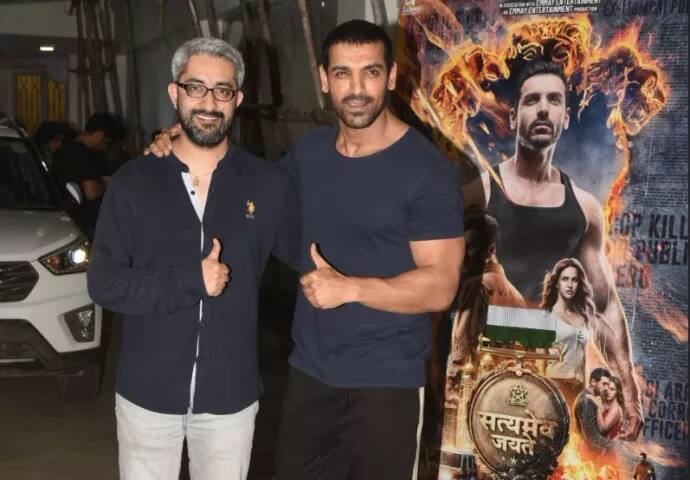 ਉਸ ਨੇ ਕਿਹਾ ਕਿ ਜੇ ਫਿਲਮ ਸੁਤੰਤਰਤਾ ਦਿਵਸ ਦੇ ਅਗਲੇ ਹਫਤੇ ਰਿਲੀਜ਼ ਹੋਈ ਤਾਂ ਉਹ ਉਸ ਪੱਧਰ ਦਾ ਕਾਰੋਬਾਰ ਨਹੀਂ ਕਰ ਸਕਣਗੇ। ਇਸ ਲਈ ਛੁੱਟੀ ਵਾਲੇ ਦਿਨ ਫਿਲਮ ਰਿਲੀਜ਼ ਕਰਨਾ ਸਮਝਦਾਰੀ ਹੈ।