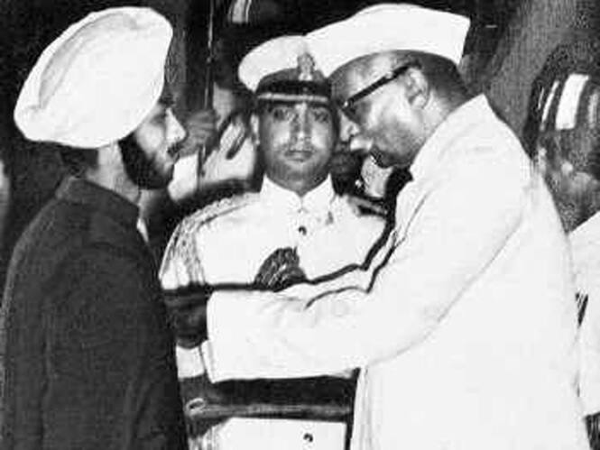 ਭਾਰਤ ਵੱਲੋਂ ਪਹਿਲੇ ਦੋ ਗੋਲ ਬਲਬੀਰ ਸਿੰਘ ਨੇ ਕੀਤੇ। ਤੀਜਾ ਗੋਲ ਕਰਨ ਸਮੇਂ ਭਾਰਤੀ ਹਾਕੀ ਖਿਡਾਰੀ ਤਰਲੋਚਨ ਸਿੰਘ ਨੇ ਪੈਨਲਟੀ ਕਾਰਨਰ ਹਿੱਟ ਲਾਈ ਜਿਸ ਤੋਂ ਪੈਟ ਜੈਨਸਿਨ ਨੇ ਰਿਬਾਊਡ ਜ਼ਰੀਏ ਤੀਜਾ ਗੋਲ ਕੀਤਾ ਤੇ ਬਰਤਾਨੀਆ ਵਿਰੁੱਧ ਚੌਥਾ ਗੋਲ ਬਾਵਾ ਨੇ ਪੈਨਲਟੀ ਕਾਰਨਰ ਤੋਂ ਕੀਤਾ। ਇਸ ਤਰ੍ਹਾਂ ਭਾਰਤ ਨੇ ਬਰਤਾਨੀਆ ਨੂੰ 4-0 ਗੋਲਾਂ ’ਤੇ ਹਰਾ ਕੇ ਚੌਥੀ ਵਾਰ ਓਲੰਪਿਕ ਗੋਲਡ ਮੈਡਲ ਜਿੱਤਿਆ।