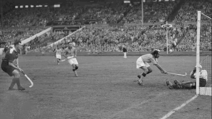 ਸੈਮੀਫਾਈਨਲ ਭਾਰਤ ਅਤੇ ਹਾਲੈਂਡ ਵਿਚਕਾਰ ਹੋਇਆ। ਮੈਚ ਦੇ ਅੱਧ ਤੱਕ ਦੋਵੇਂ ਟੀਮਾਂ 1-1 ਦੀ ਬਰਾਬਰੀ 'ਤੇ ਸਨ। ਖੇਡ ਦੇ ਦੂਜੇ ਅੱਧ ਦੌਰਾਨ ਭਾਰਤੀ ਖਿਡਾਰੀਆਂ ਨੇ ਹਾਲੈਂਡ ਨੂੰ 2-1 ਗੋਲਾਂ ਨਾਲ ਹਰਾਉਂਦਿਆਂ ਭਾਰਤ ਨੂੰ ਫਾਈਨਲ ਵਿੱਚ ਪਹੁੰਚਾਇਆ।