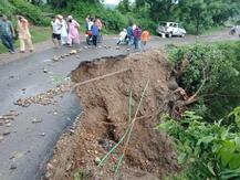 ਚਿੰਤਪੁਰਨੀ ਤੋਂ ਆ ਰਹੀ ਸ਼ਰਧਾਲੂਆਂ ਨਾਲ ਭਰੀ ਇਨੋਵਾ ਖੱਡ \'ਚ ਡਿੱਗੀ