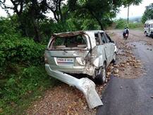 ਚਿੰਤਪੁਰਨੀ ਤੋਂ ਆ ਰਹੀ ਸ਼ਰਧਾਲੂਆਂ ਨਾਲ ਭਰੀ ਇਨੋਵਾ ਖੱਡ \'ਚ ਡਿੱਗੀ