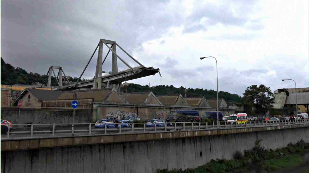 ਇਟਲੀ 'ਚ ਫਲਾਈਓਵਰ ਡਿੱਗਿਆ, 30 ਮੌਤਾਂ bridge collapsed in Italy 30 dies ਇਟਲੀ 'ਚ ਫਲਾਈਓਵਰ ਡਿੱਗਿਆ, 30 ਮੌਤਾਂ