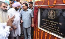 ਜਦ ਕੈਪਟਨ ਨੇ ਬੱਚਿਆਂ ਨਾਲ ਕੀਤੀ ਪੜ੍ਹਾਈ