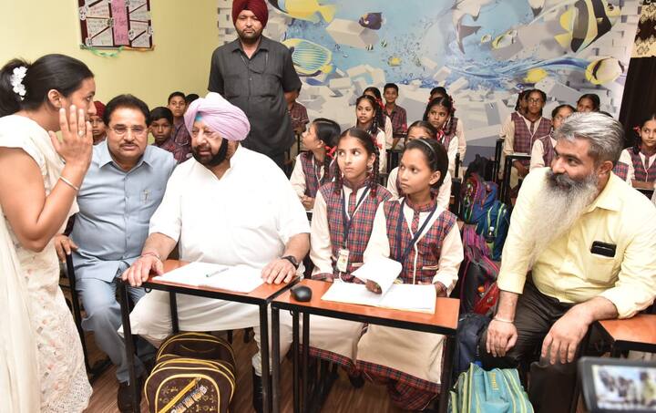 ਉਨ੍ਹਾਂ ਕਿਹਾ ਕਿ ਸੂਬੇ ਵਿੱਚ 261 ਸਰਕਾਰੀ ਸਕੂਲਾਂ ਨੂੰ ਸਮਾਰਟ ਸਕੂਲਾਂ ਵਿੱਚ ਤਬਦੀਲ ਕੀਤਾ ਜਾਵੇਗਾ।