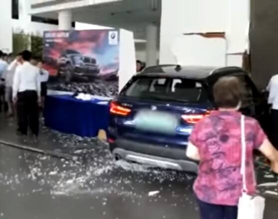 ਟੈਸਟ ਡਰਾਈਵ ਵੇਲੇ ਮਹਿਲਾ ਨੇ ਠੋਕੀ 40 ਲੱਖ ਦੀ BMW ਕਾਰ