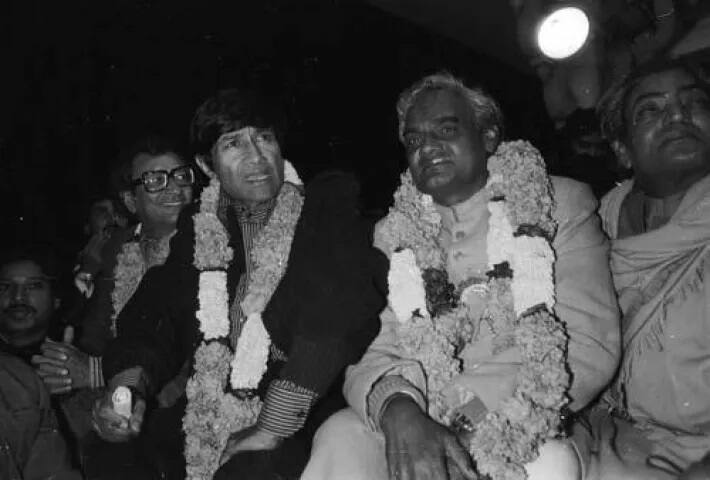 ਦਿੱਗਜ ਨੇਤਾ ਦੇਵ ਆਨੰਦ ਨਾਲ ਅਟਲ ਬਿਹਾਰੀ ਦੀ ਪੁਰਾਣੀ ਤਸਵੀਰ।