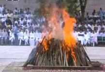 ਵਾਜਪਾਈ ਨੂੰ ਧੀ ਨੇ ਵਿਖਾਈ ਅਗਨੀ, ਵੇਖੋ ਸਸਕਾਰ ਦੀਆਂ ਤਸਵੀਰਾਂ