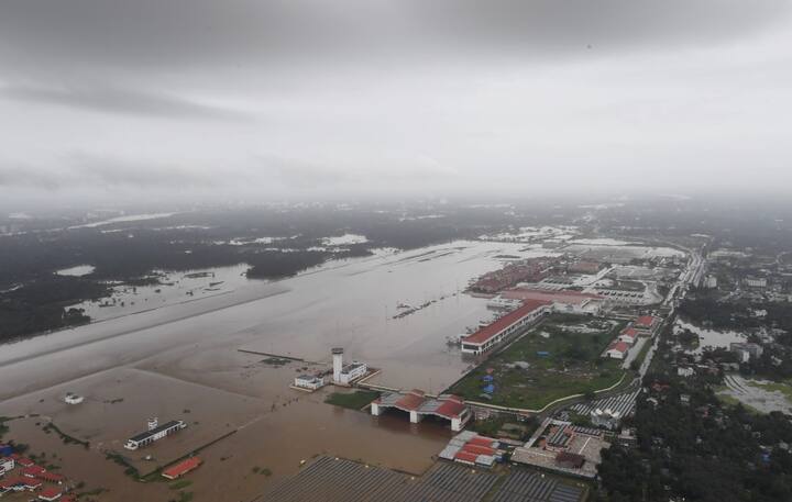 ਕਾਂਗਰਸ ਪ੍ਰਧਾਨ ਰਾਹੁਲ ਗਾਂਧੀ ਨੇ ਵੀ ਕੇਰਲ ਵਿੱਚ ਹੜ੍ਹ ਨਾਲ ਜਾਨ ਮਾਲ ਦੇ ਭਾਰੀ ਨੁਕਸਾਨ ’ਤੇ ਗਹਿਰਾ ਦੁੱਖ ਜਤਾਇਆ ਤੇ ਸੂਬੇ ਦੇ ਪਾਰਟੀ ਲੀਡਰਾਂ ਤੇ ਵਰਕਰਾਂ ਨੂੰ ਕਿਹਾ ਕਿ ਉਹ ਪ੍ਰਭਾਵਿਤ ਲੋਕਾਂ ਦੀ ਮਦਦ ਲਈ ਅੱਗੇ ਆਉਣ। 