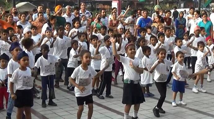 ਇਸ ਦੌੜ ਵਿੱਚ ਕਈ ਨਿਜੀ ਸਕੂਲਾਂ ਦੇ ਨਾਲ-ਨਾਲ ਨਵਚੇਤਨਾ ਨੇਤਰਹੀਣ ਦੇ ਵਿਦਿਆਰਥੀਆਂ ਨੇ ਵੀ ਹਿੱਸਾ ਲਿਆ।